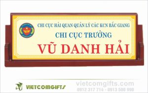 Biển chức danh để bàn gỗ đồng nghiêng